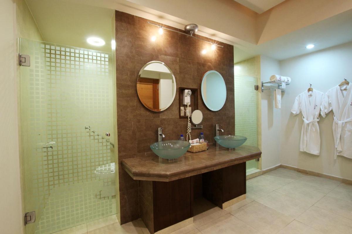 Hotel Colon Plaza Business Class Nuevo Laredo Eksteriør billede