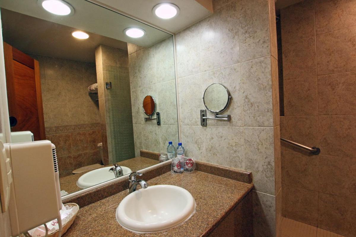 Hotel Colon Plaza Business Class Nuevo Laredo Eksteriør billede